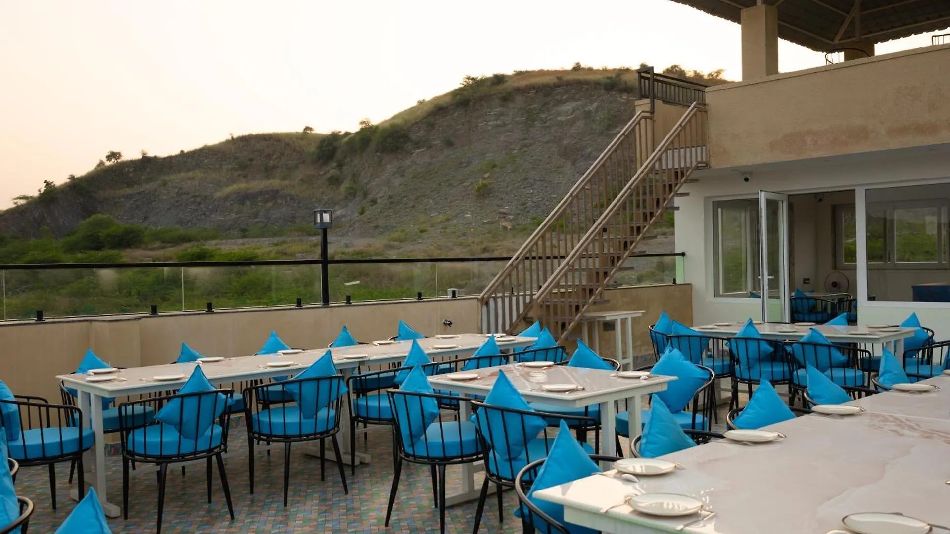 Resort Akaya Hills Hotel Udaipur